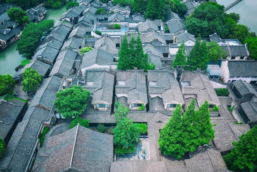 最佛系的江南小城藏不住了！凭“中国最美火车站”爆火，2.6亿网友心动：想去打地铺！