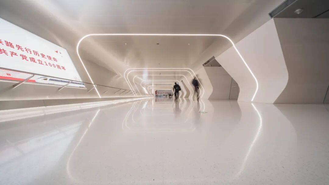 最佛系的江南小城藏不住了！凭“中国最美火车站”爆火，2.6亿网友心动：想去打地铺！