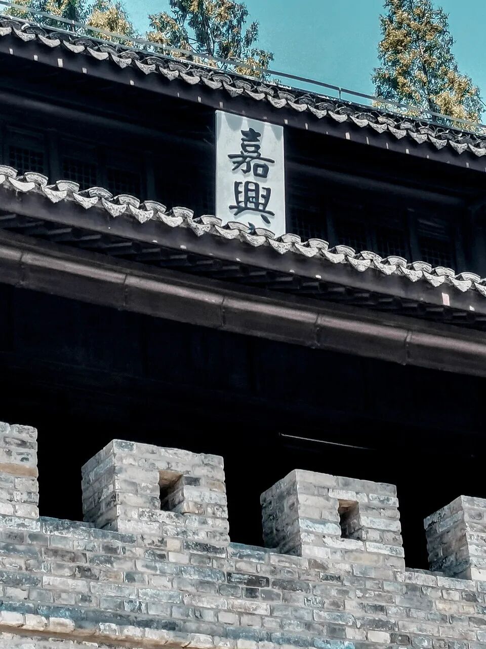 最佛系的江南小城藏不住了！凭“中国最美火车站”爆火，2.6亿网友心动：想去打地铺！