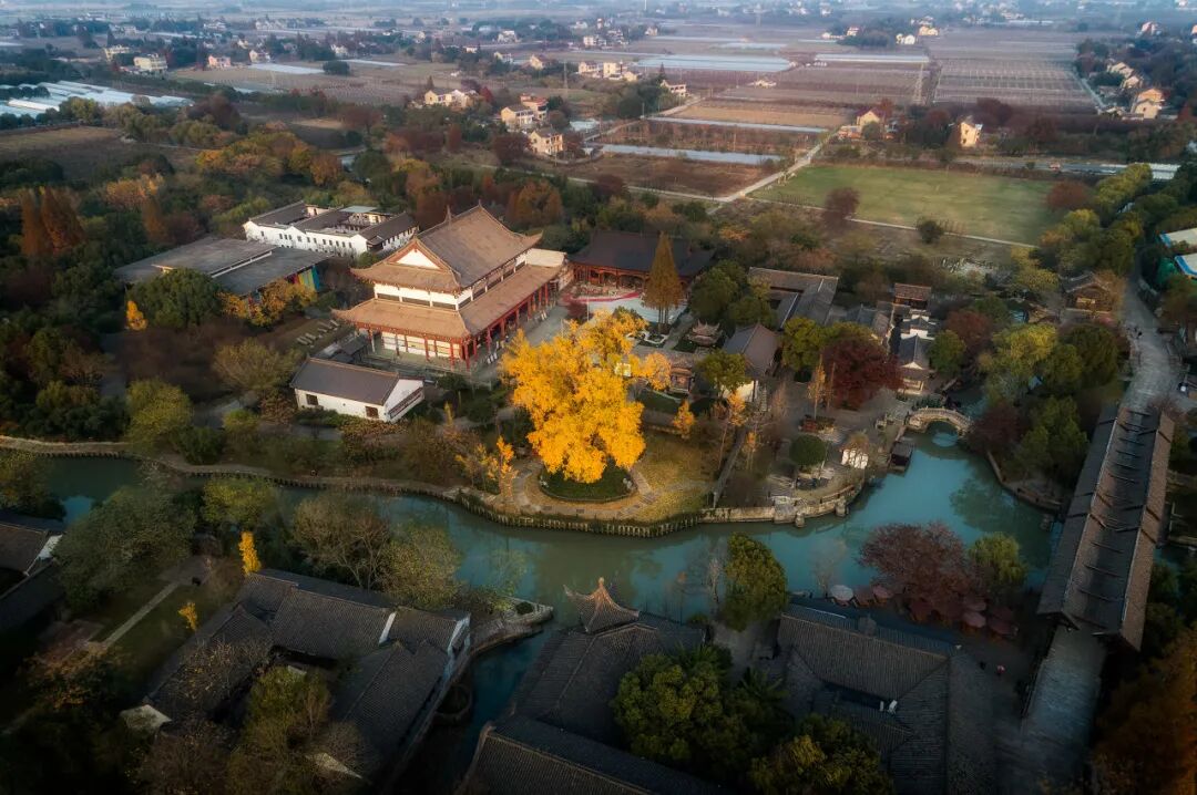 最佛系的江南小城藏不住了！凭“中国最美火车站”爆火，2.6亿网友心动：想去打地铺！
