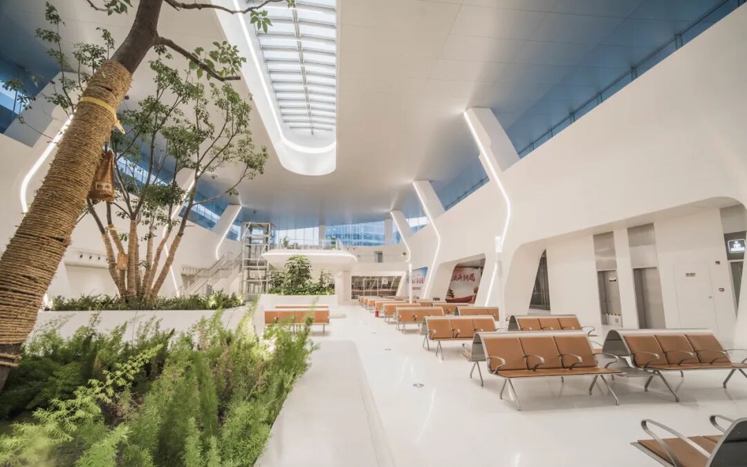 最佛系的江南小城藏不住了！凭“中国最美火车站”爆火，2.6亿网友心动：想去打地铺！