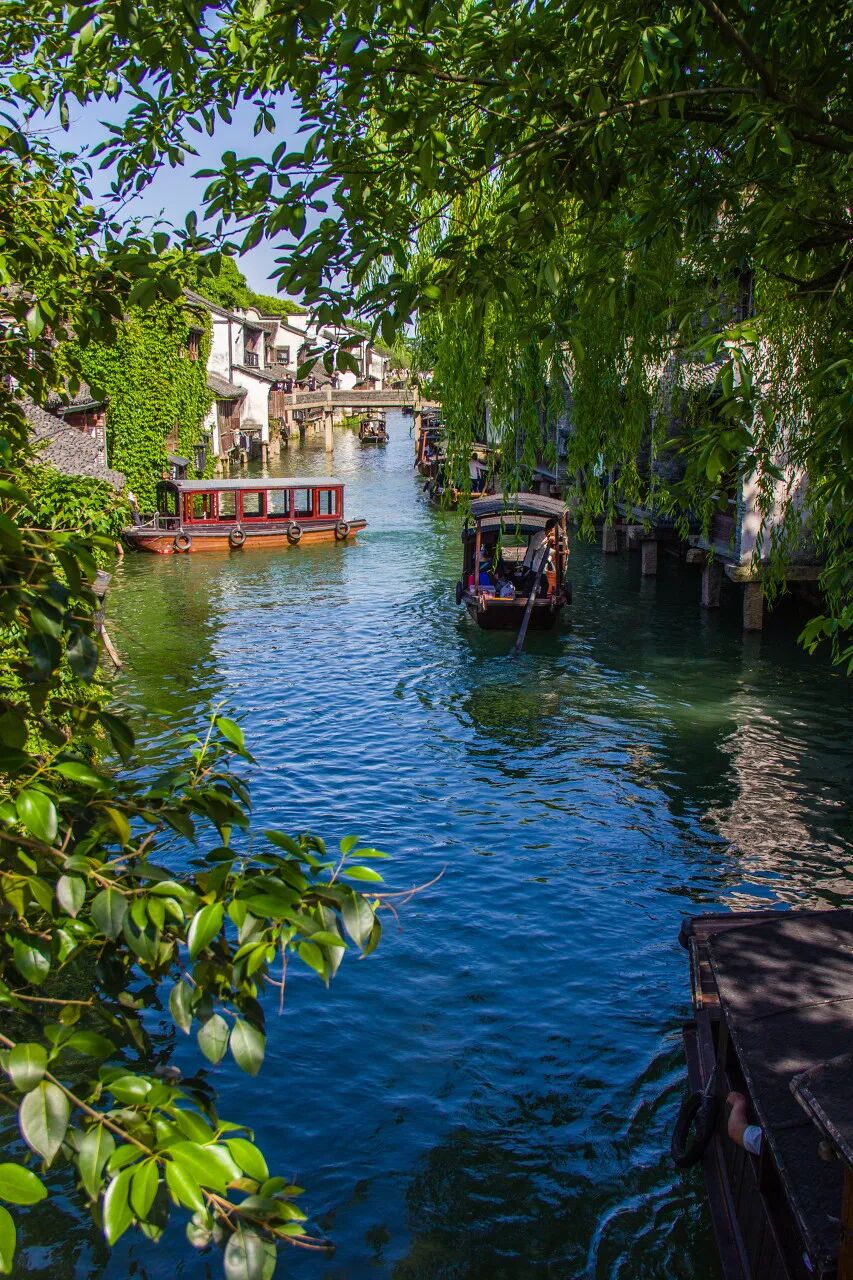 最佛系的江南小城藏不住了！凭“中国最美火车站”爆火，2.6亿网友心动：想去打地铺！