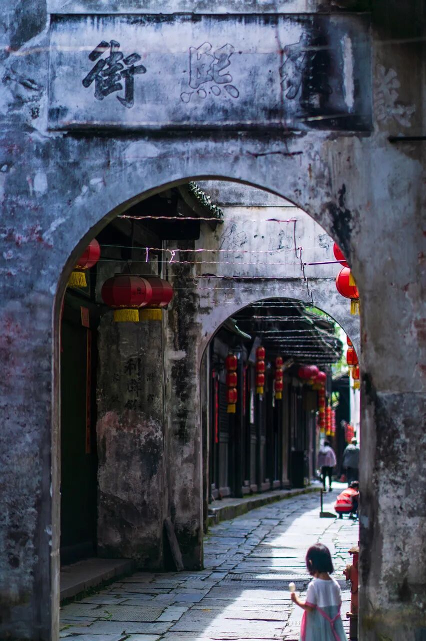 中国最被“误解”的地方，因赶尸出名，美到不像人间，让黄磊爱了很多年...