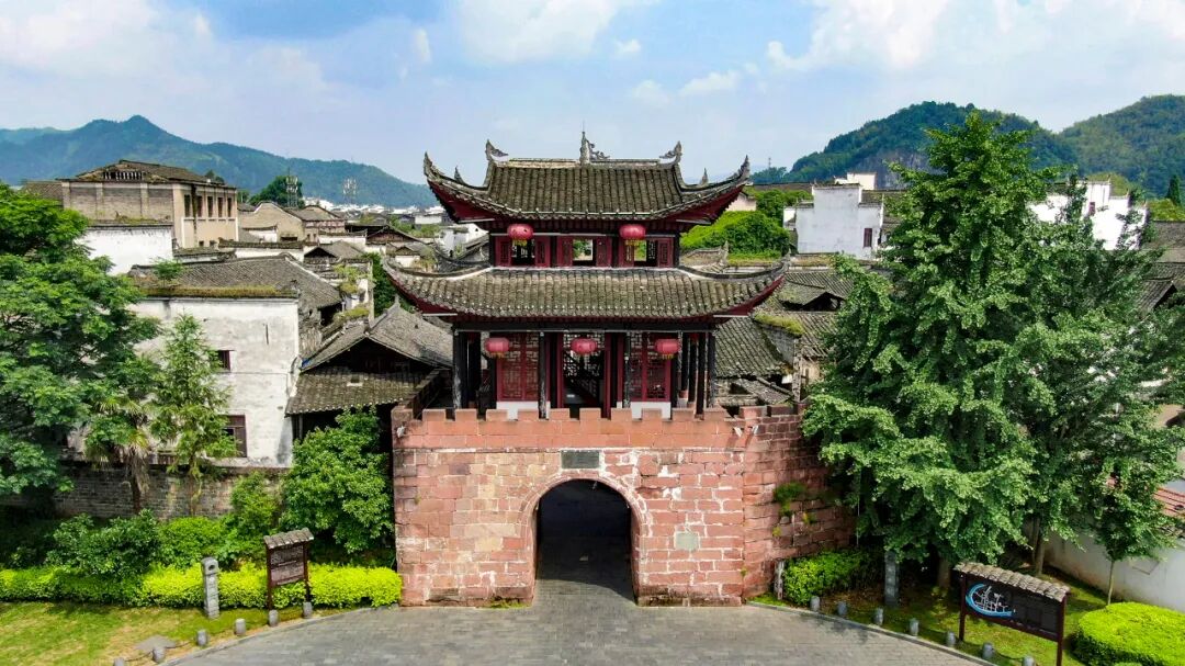 中国最被“误解”的地方，因赶尸出名，美到不像人间，让黄磊爱了很多年...