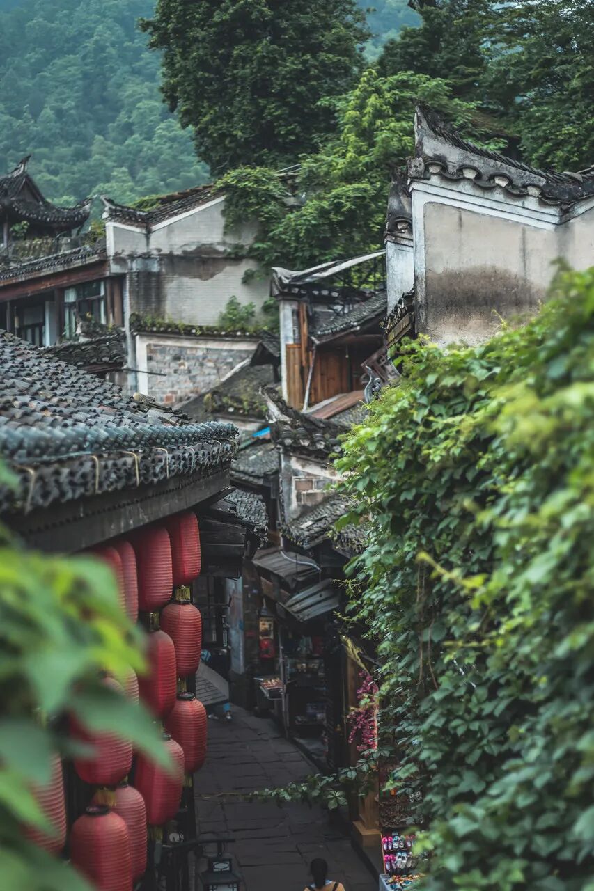 中国最被“误解”的地方，因赶尸出名，美到不像人间，让黄磊爱了很多年...