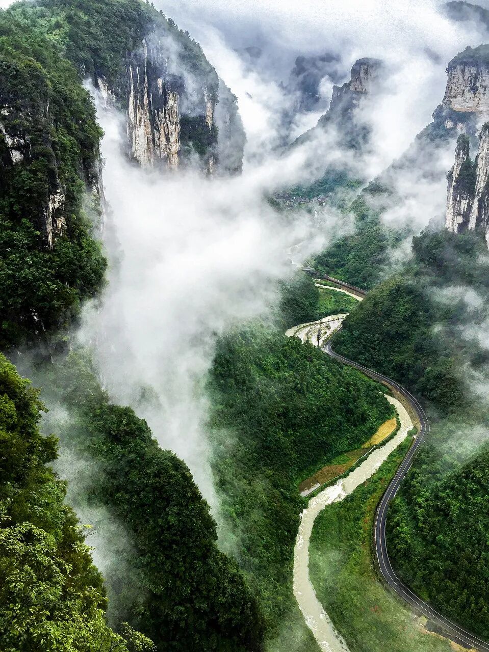 中国最被“误解”的地方，因赶尸出名，美到不像人间，让黄磊爱了很多年...