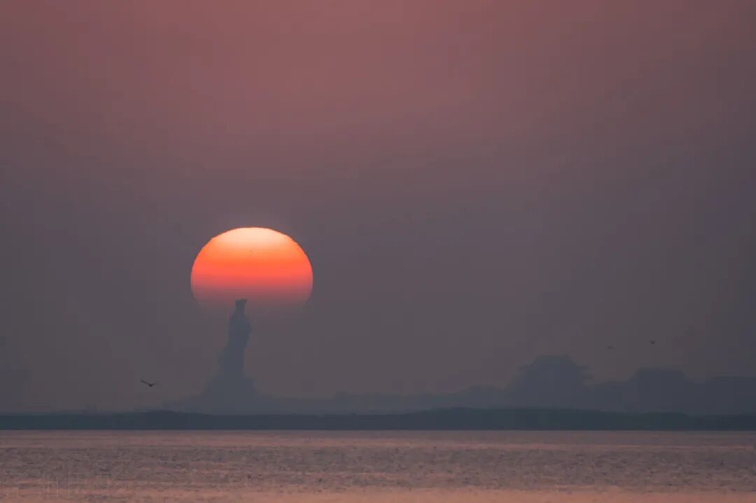 中国最快乐的城市，曾是北方NO.1，GDP前十不内卷，比县城都幸福，去一次相当于环游世界！