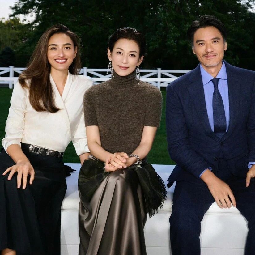 被59岁的铃木保奈美惊艳,穿衣简约又气质,不刻意装嫩的时髦值得借鉴!