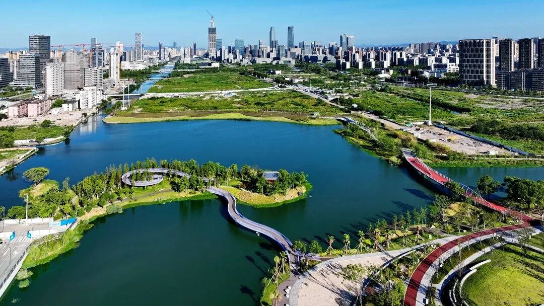 宜居环境方面,补强宇宙中心东部新城宜居属性的宁波超级地标——明