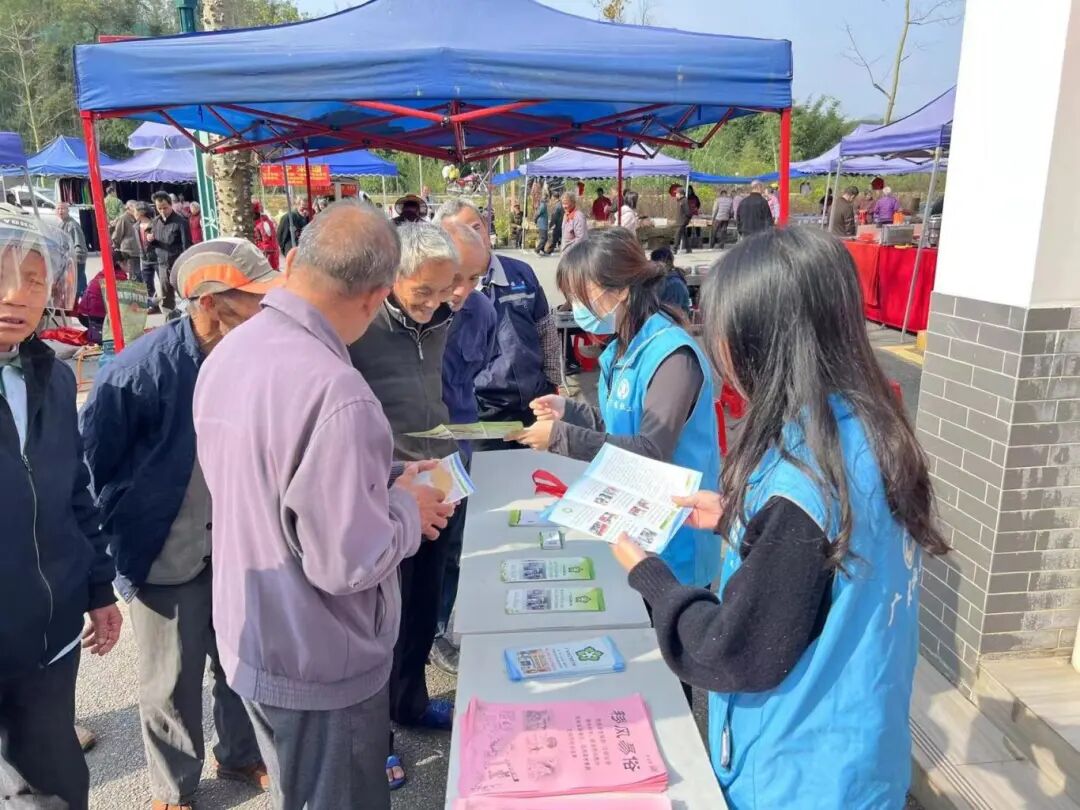 社工摆摊宣传.jpg