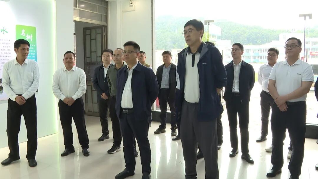 广宁党政代表团一行在怀集县委书记于晓军等的陪同下,首先来到冷坑镇