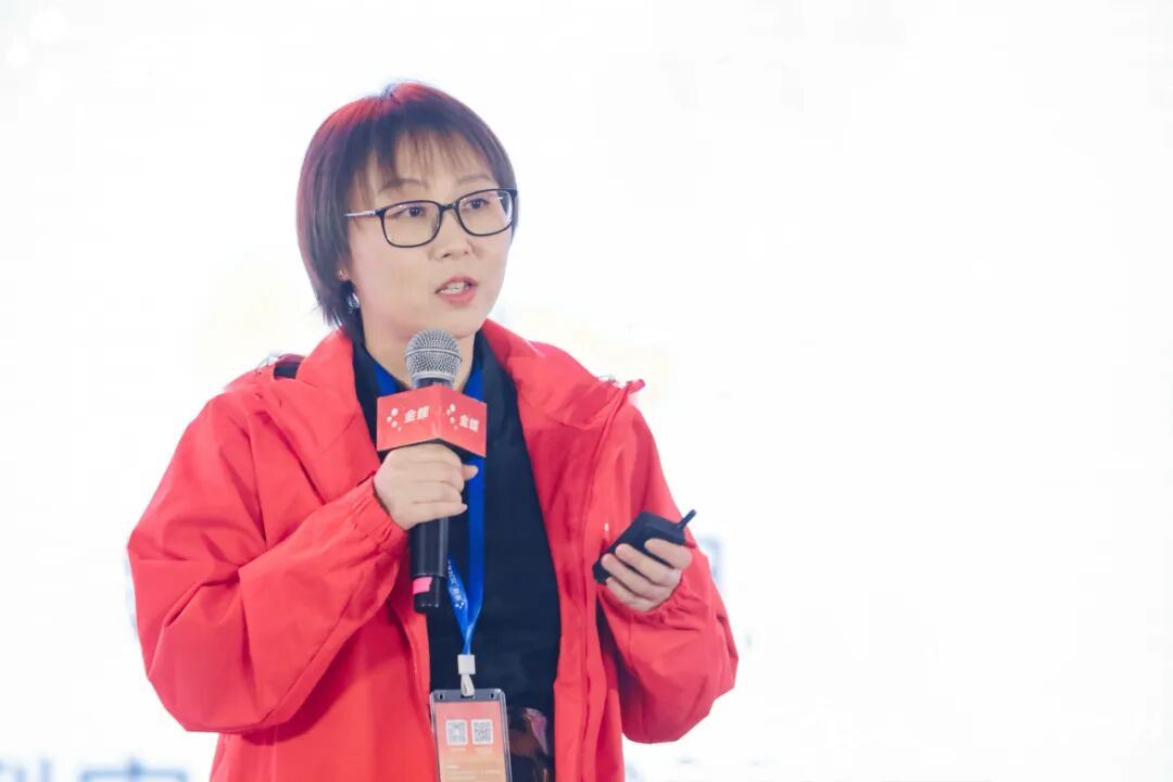 依次为:微软大中华区azure事业部总经理李冕,软通动力集团董事黄颖