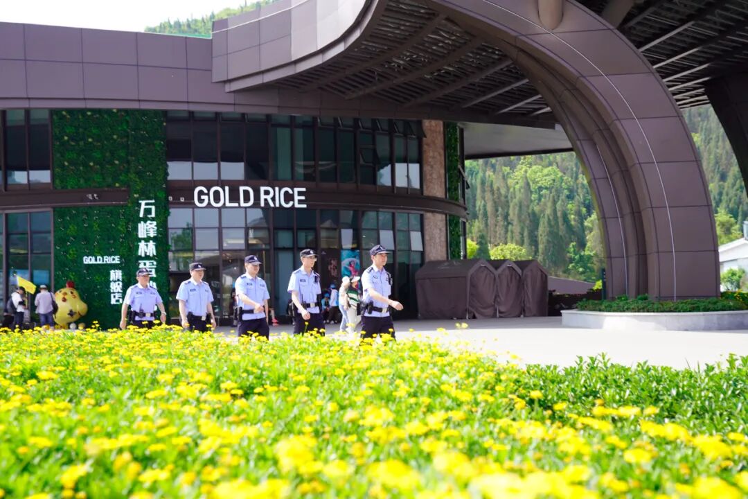 贵州黔西南公安：“枫”景这边独好