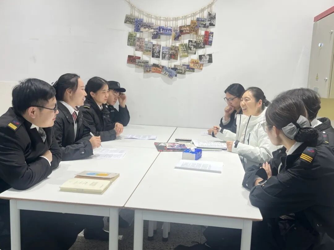 21.书香地铁，共读同行 潘江鹏801392 供图 (2).JPG