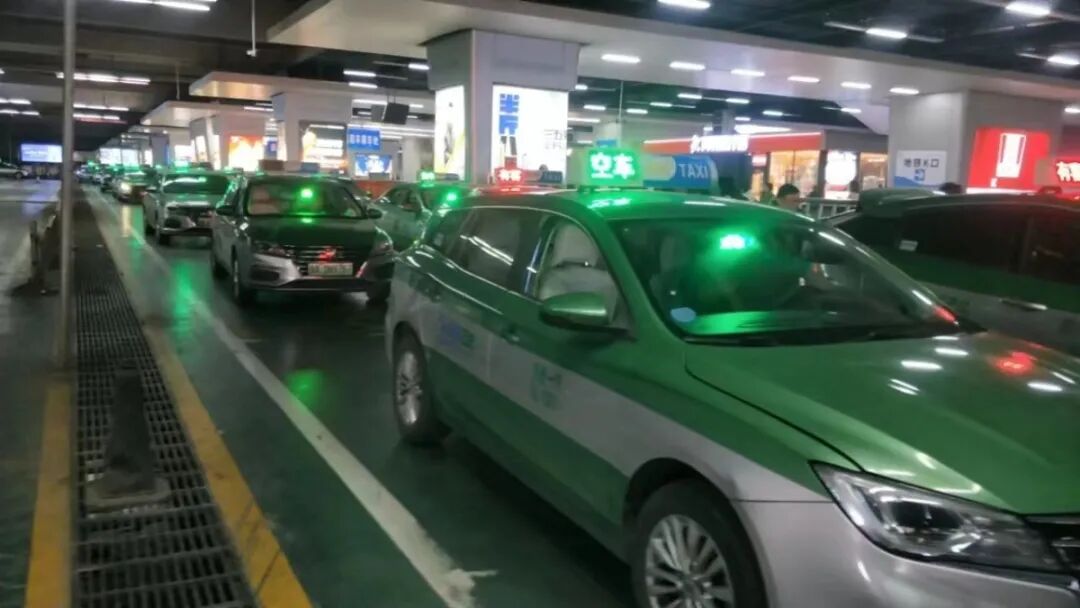 乘坐巡游车,网约车从郑州到机场或开封,兰考,经过etc通道免费,但仍有