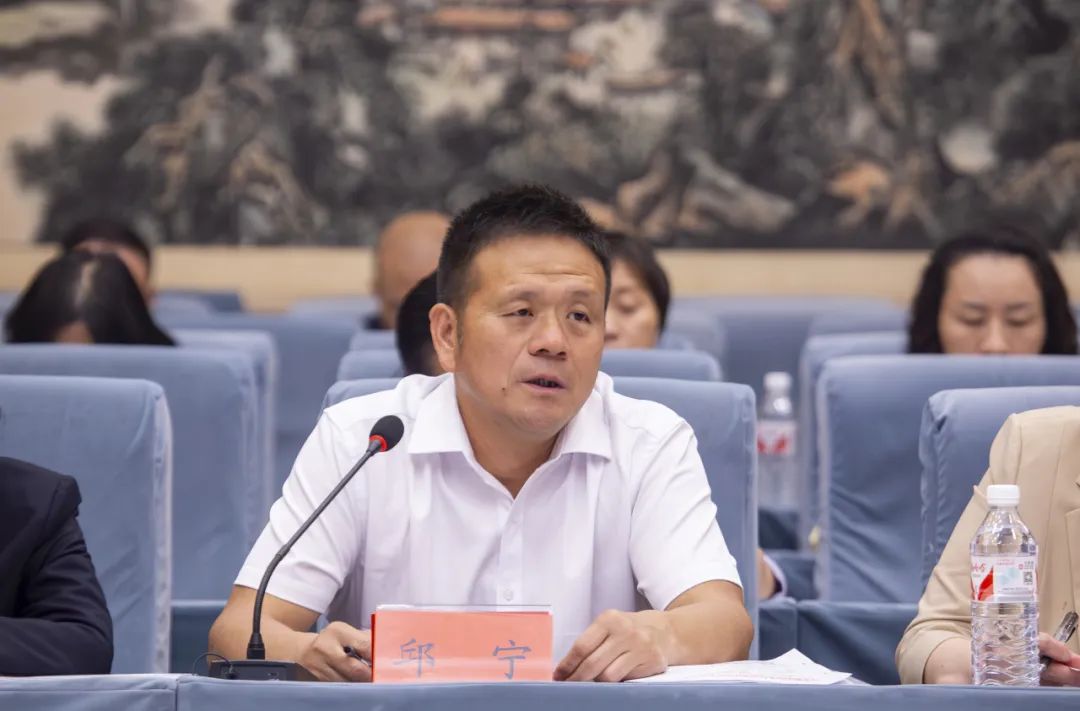市政府办党组成员、市优化办主任 邱宁：法治是最好的营商环境。近年来，