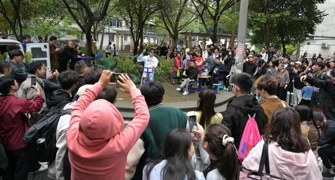 新传er如何正确冲成都迪士尼的浪