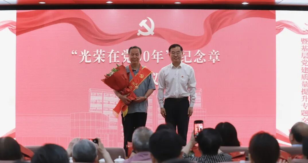 书记合影4.png