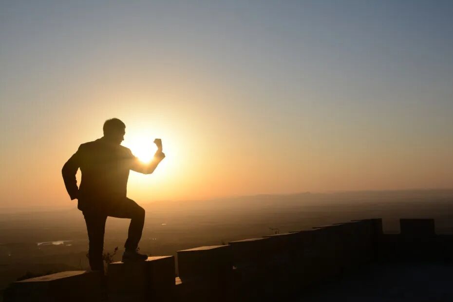 白麂子诗歌10首|我该以什么姿态站在巨人的肩膀上