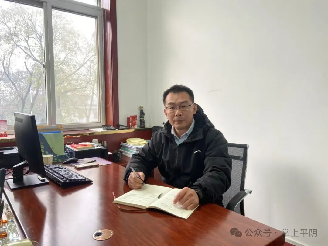 这是平阴县人大代表,旅游事业发展中心副主任邱磊履职经历的写照.