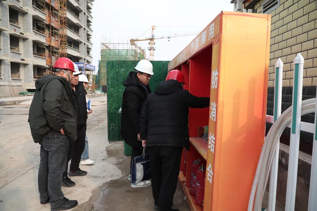 近日,锦水街道建设办联合第三方对申报复工的一亩芳华,祥生未来城3期