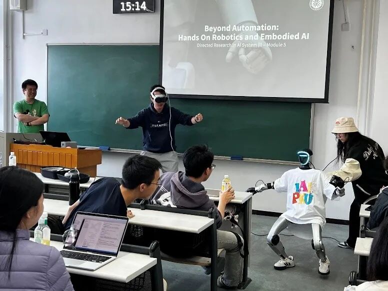 展示人形机器人.jpg