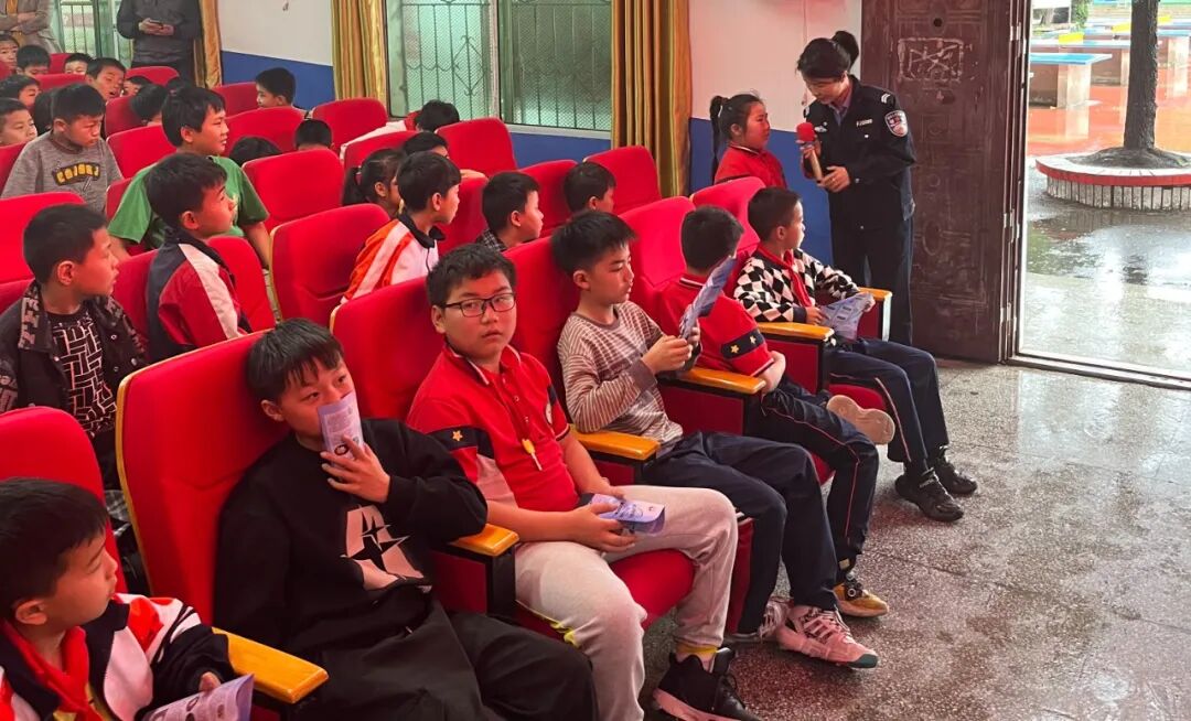 4月2日,殷祖派出所深入殷祖镇中心小学开展"平安校园 --反校园欺凌"为
