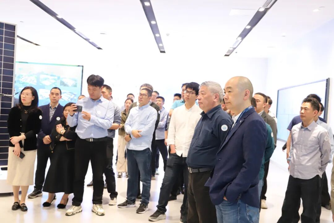 "智造 学院"同学会暨走进天合光能活动成功举办!