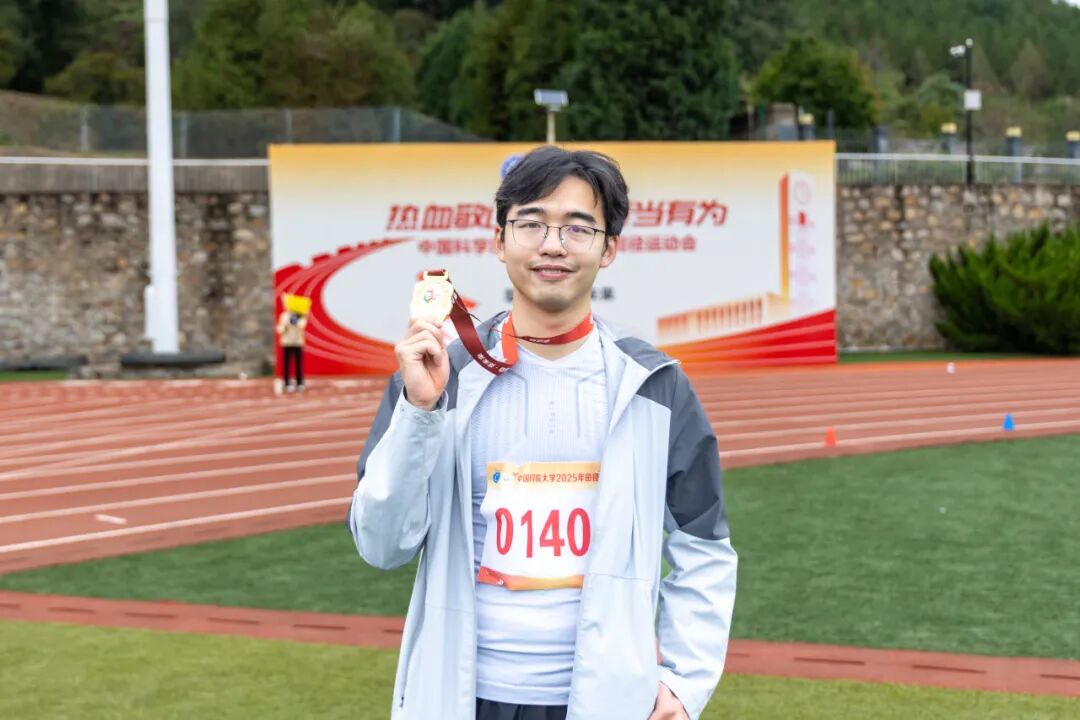 卢毓昕 调色（潘志锐 摄）.jpeg