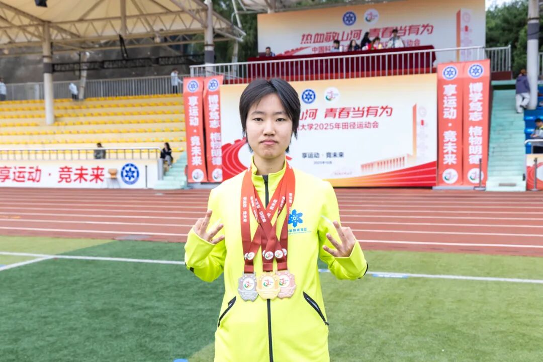 刘姝彤 调色 （潘志锐 摄）.jpeg