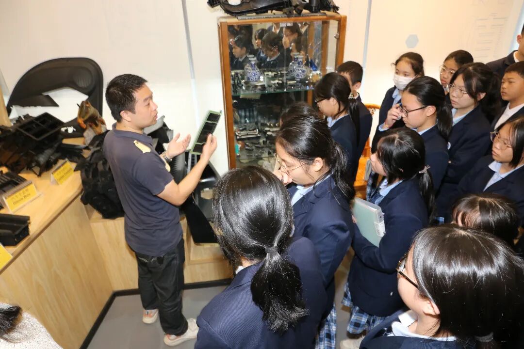 “行走的思政课+劳创课”让师生走进身边的高科技企业