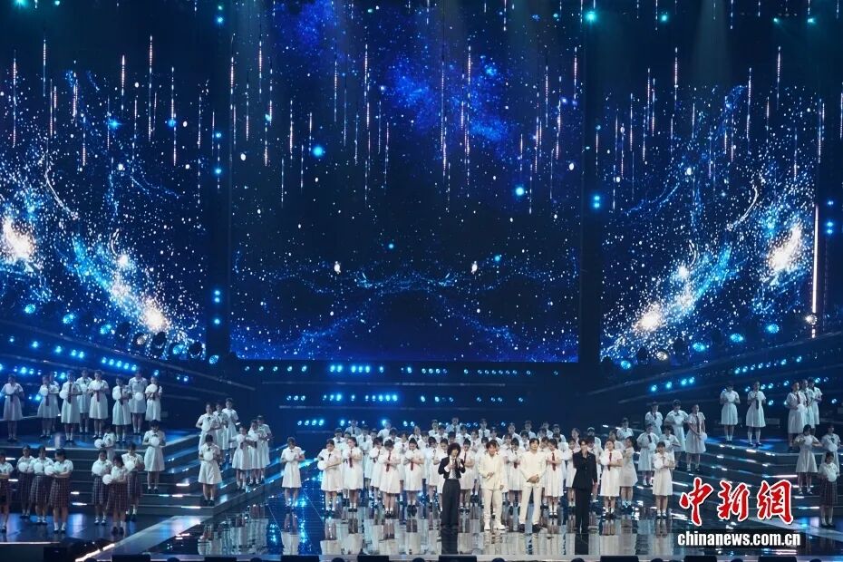 “湾区升明月”2025大湾区电影音乐晚会在澳门举行