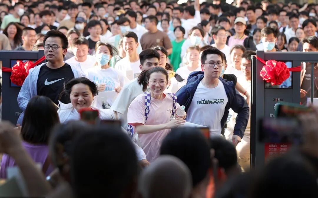 高考的这些瞬间，令人动容！