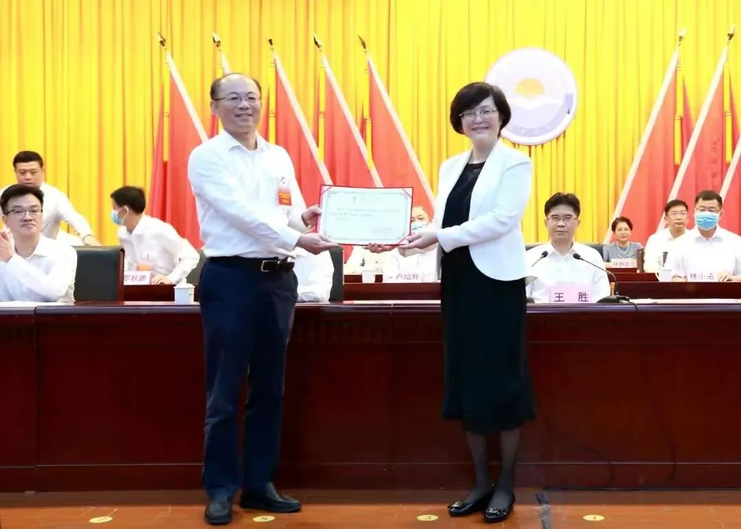 陈丽文出席揭阳市工商联总商会第六次代表大会并开展调研