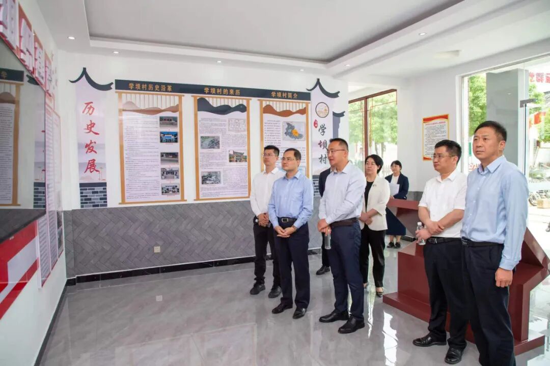 中国农业银行总行副行长刘加旺到黄平县调研定点帮扶工作