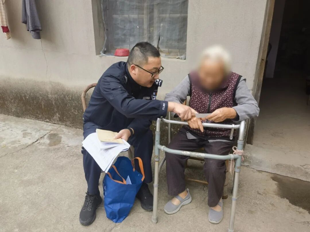 陈磊走访看望老人