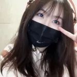 小团团直播称将会摘口罩，直言自己前凸后翘，直言某个部位有7斤！