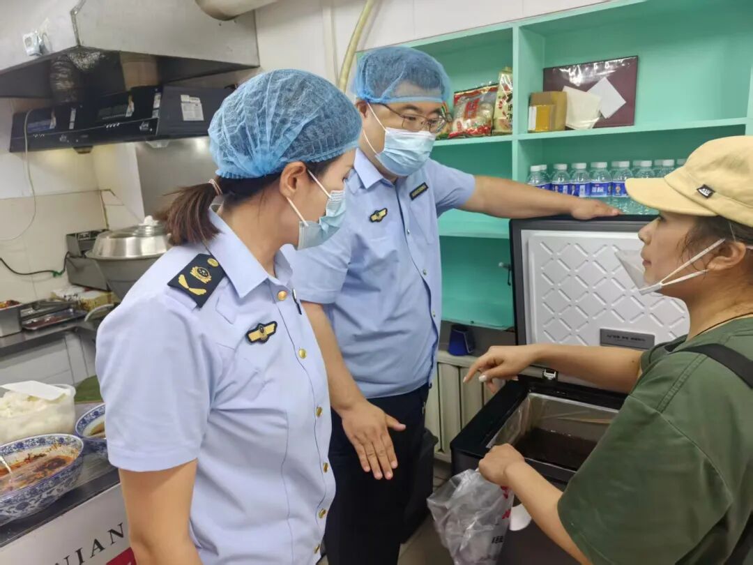 清风护夏·市监同行丨清风夏日护食安 网红外卖突击检查在行动（第二期）__清风护夏·市监同行丨清风夏日护食安 网红外卖突击检查在行动（第二期）