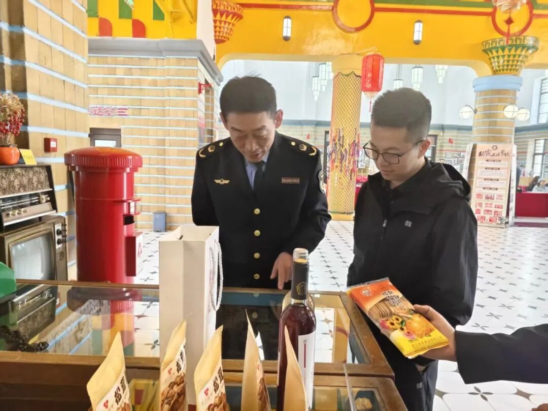 以“坚守”换“安心” “市监蓝”织密安全防护网（三）_以“坚守”换“安心” “市监蓝”织密安全防护网（三）_