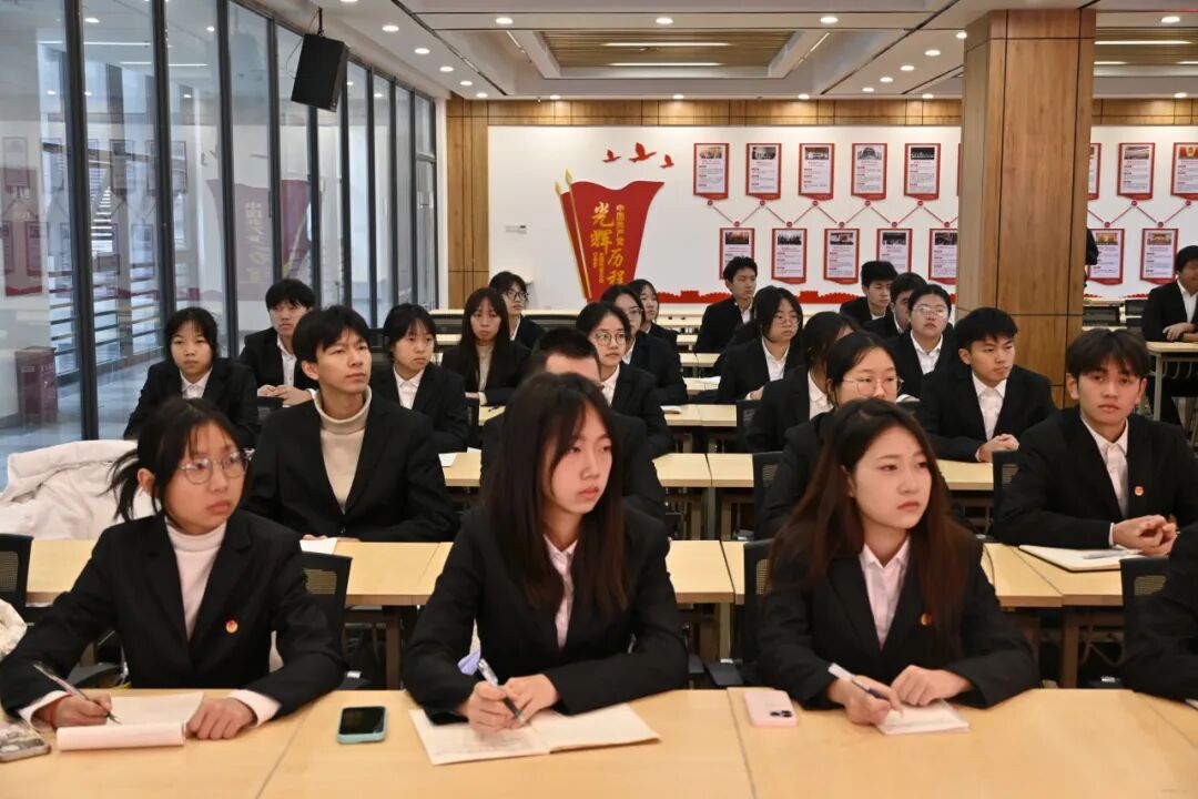 信息与通信学院关于深入学习党的二十届三中全会精神主题党课(图27)