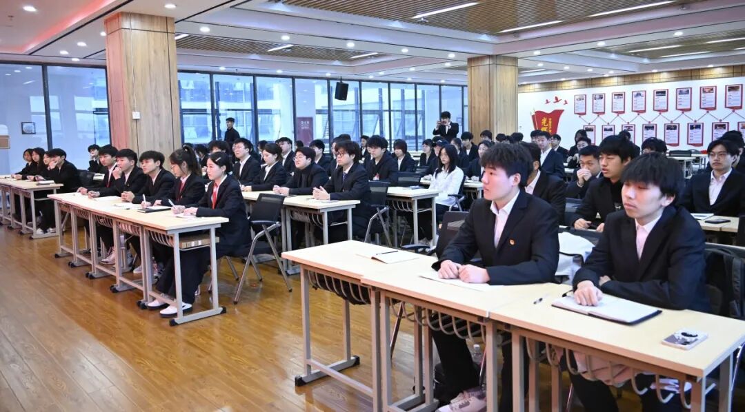 信息与通信学院关于深入学习党的二十届三中全会精神主题党课(图14)