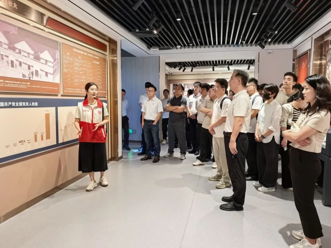 “红心向党启新程 金融服务建新功”——深圳市融资租赁行业协会党总支举行庆祝中国共产党成立105周年主题党日活动