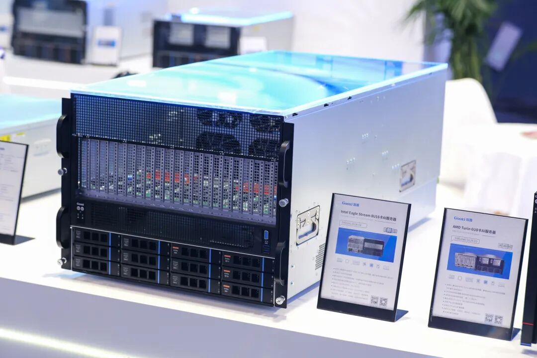 国鑫全栈算力矩阵闪耀WAIC 2025 | 首发8U16卡AI服务器刷新算力密度纪录