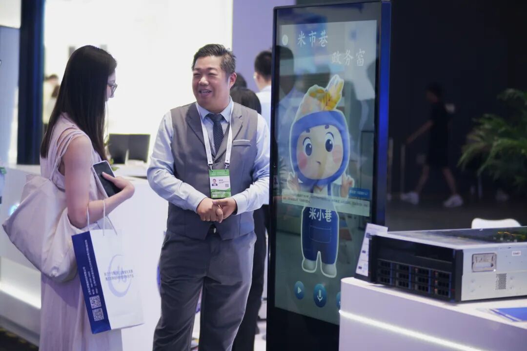 国鑫全栈算力矩阵闪耀WAIC 2025 | 首发8U16卡AI服务器刷新算力密度纪录