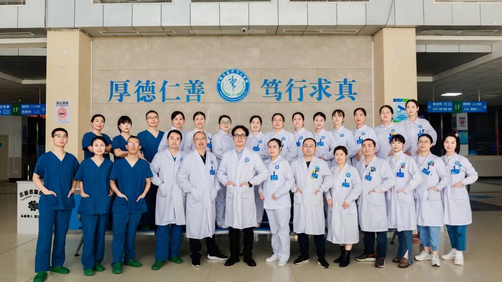 取石球囊怎么取石重大发表 ｜ 全球开创性突破！子镜引导下结肠憩室改良球囊取石术在消化与肝病TOP期刊在线发表_https://www.jmylbn.com_新闻资讯_第8张