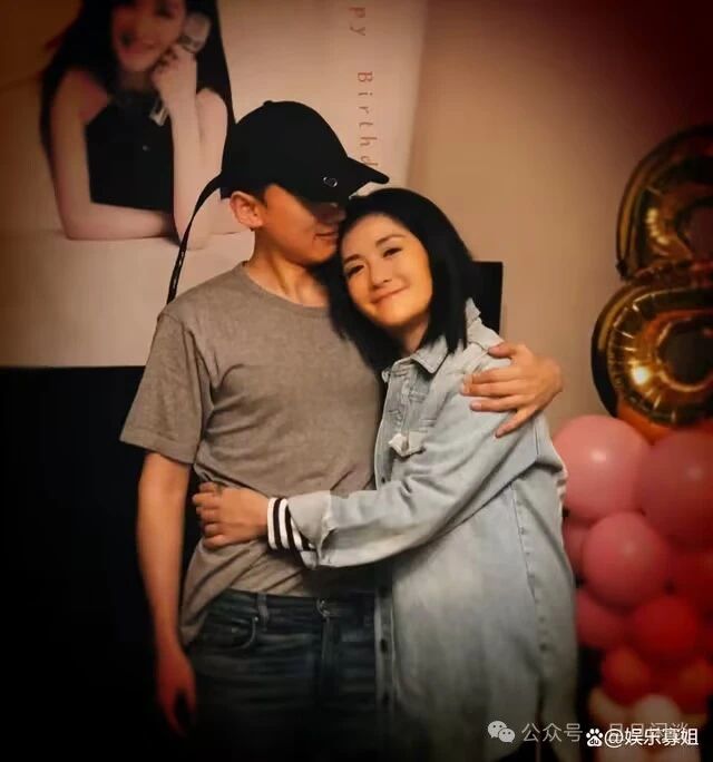 甜宠文都没他们甜！张杰谢娜拍立得，甜蜜相拥，结婚12年仍幸福感溢出屏幕！