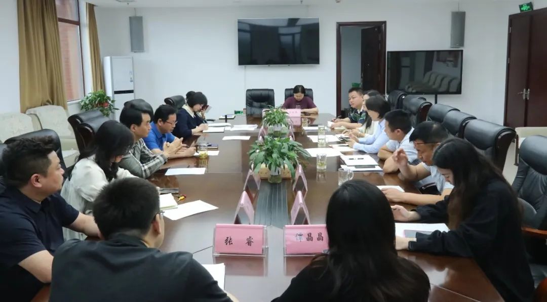 长沙县江背镇党委书记一行来校洽谈合作