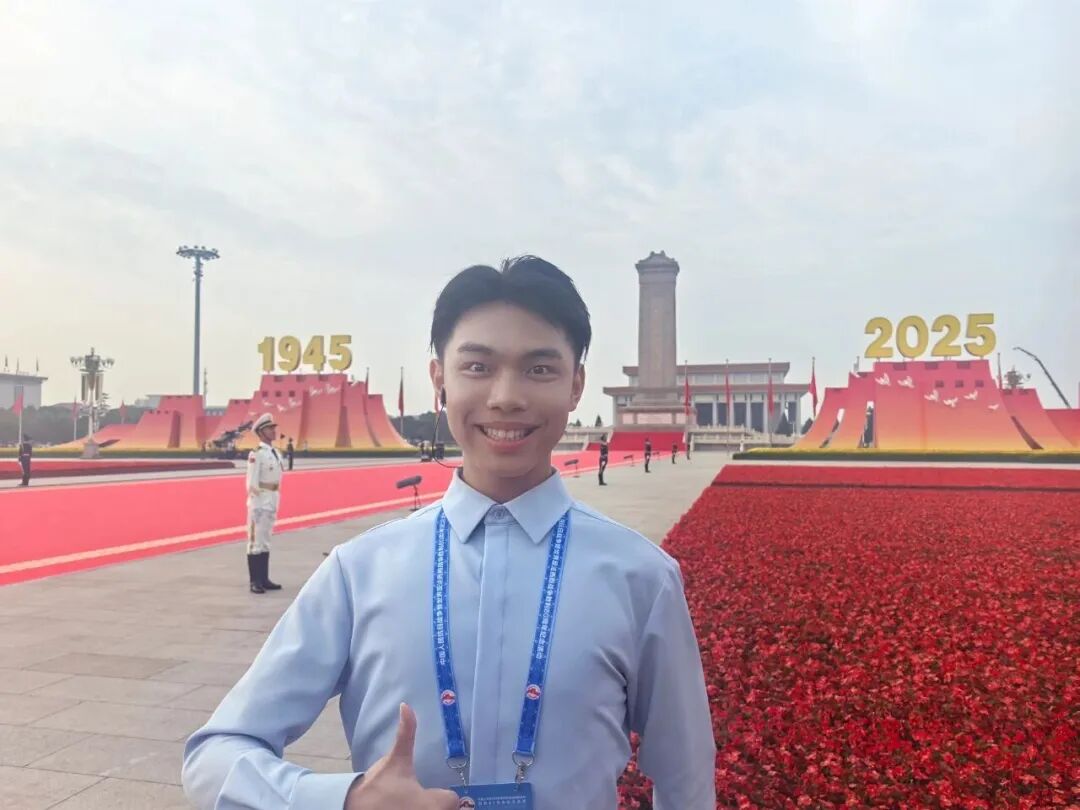 湖艺优秀毕业生亮相九三阅兵合唱方阵