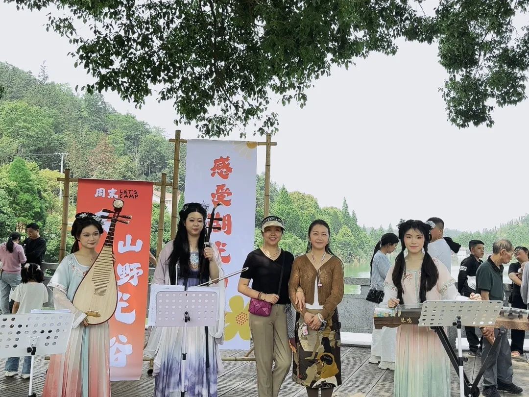 湖艺师生倾情演出 乡村摇滚燃爆“五一”