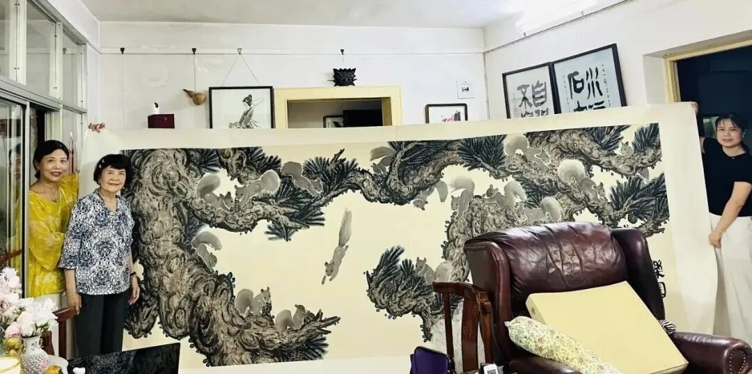 96岁钟宜淳女士向湖艺捐赠聂南溪先生画作《乐园》